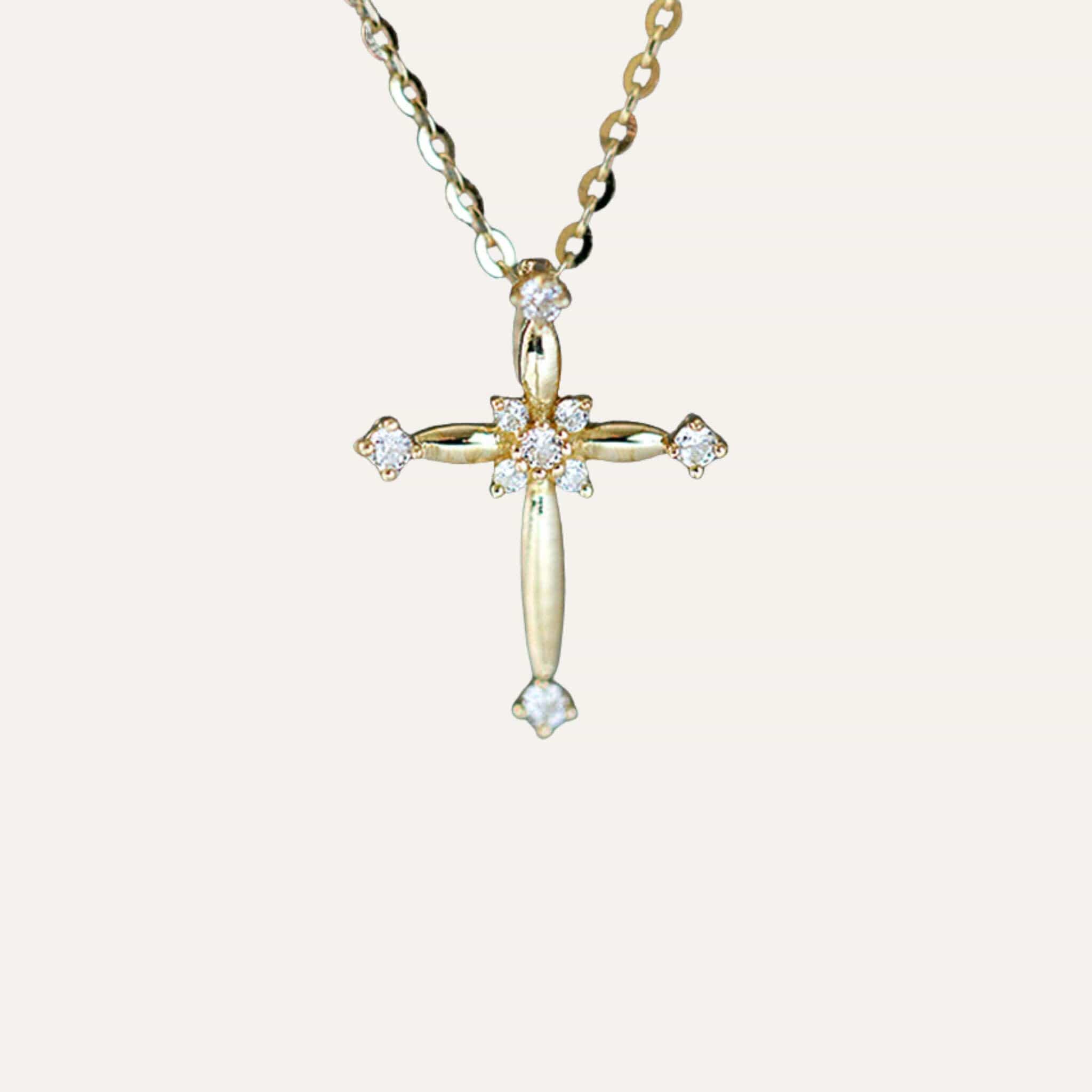 Détail du collier croix Judith doré