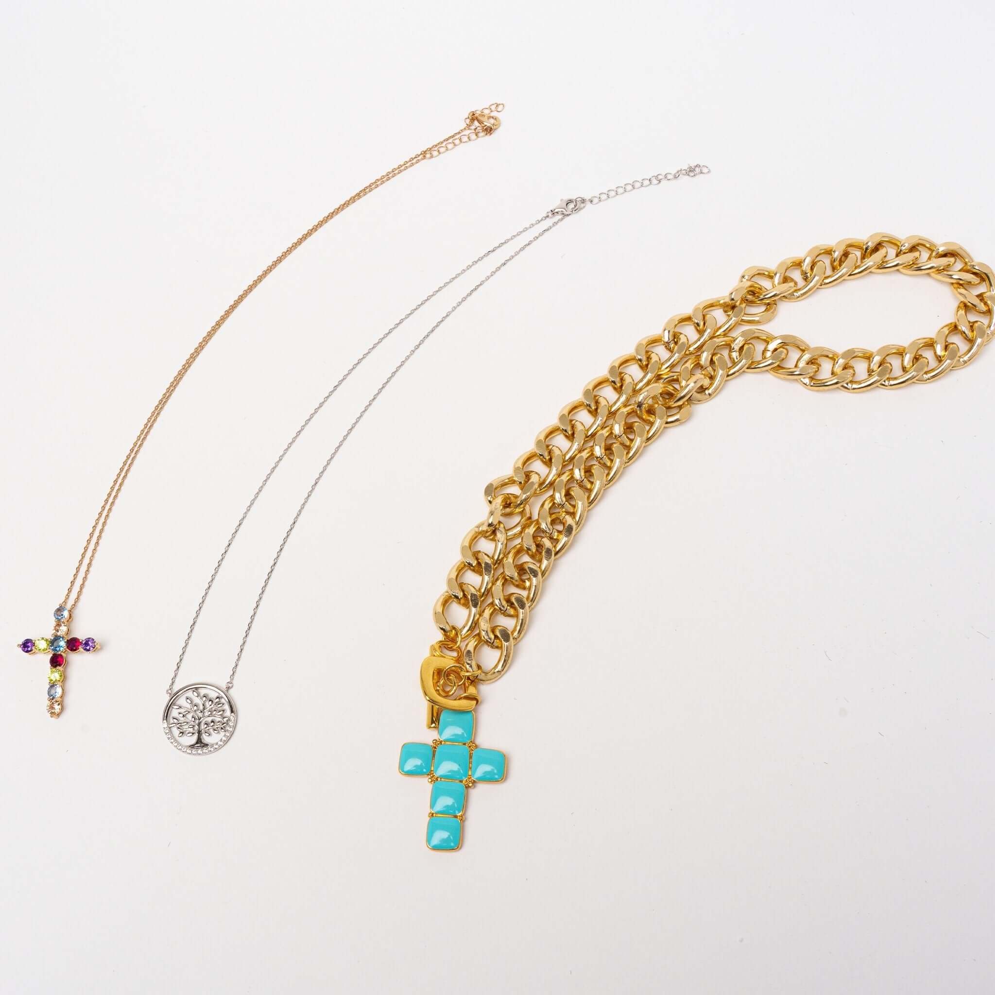 Bijoux en acier ou en argent : quelles vraies différences ? - Bijoux Croix