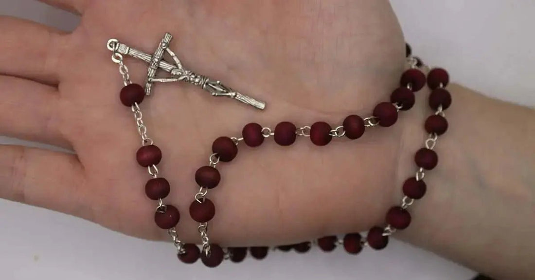 Comment prier le chapelet ? Guide simple pour débuter - Bijoux Croix
