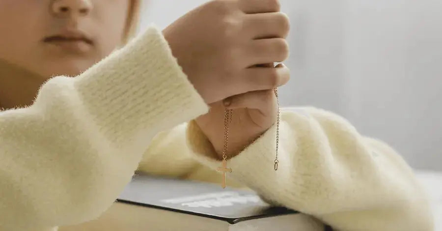 Les Bijoux Spirituels : Quand la Foi Rencontre le Bien-être - Bijoux Croix