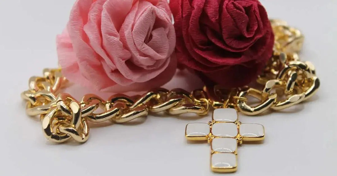 Matières des bijoux chrétiens : acier, argent ou plaqué or ? - Bijoux Croix