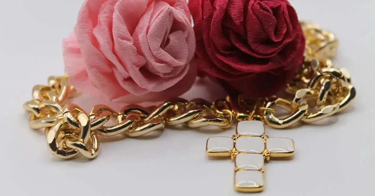 Matières des bijoux chrétiens : acier, argent ou plaqué or ? - Bijoux Croix