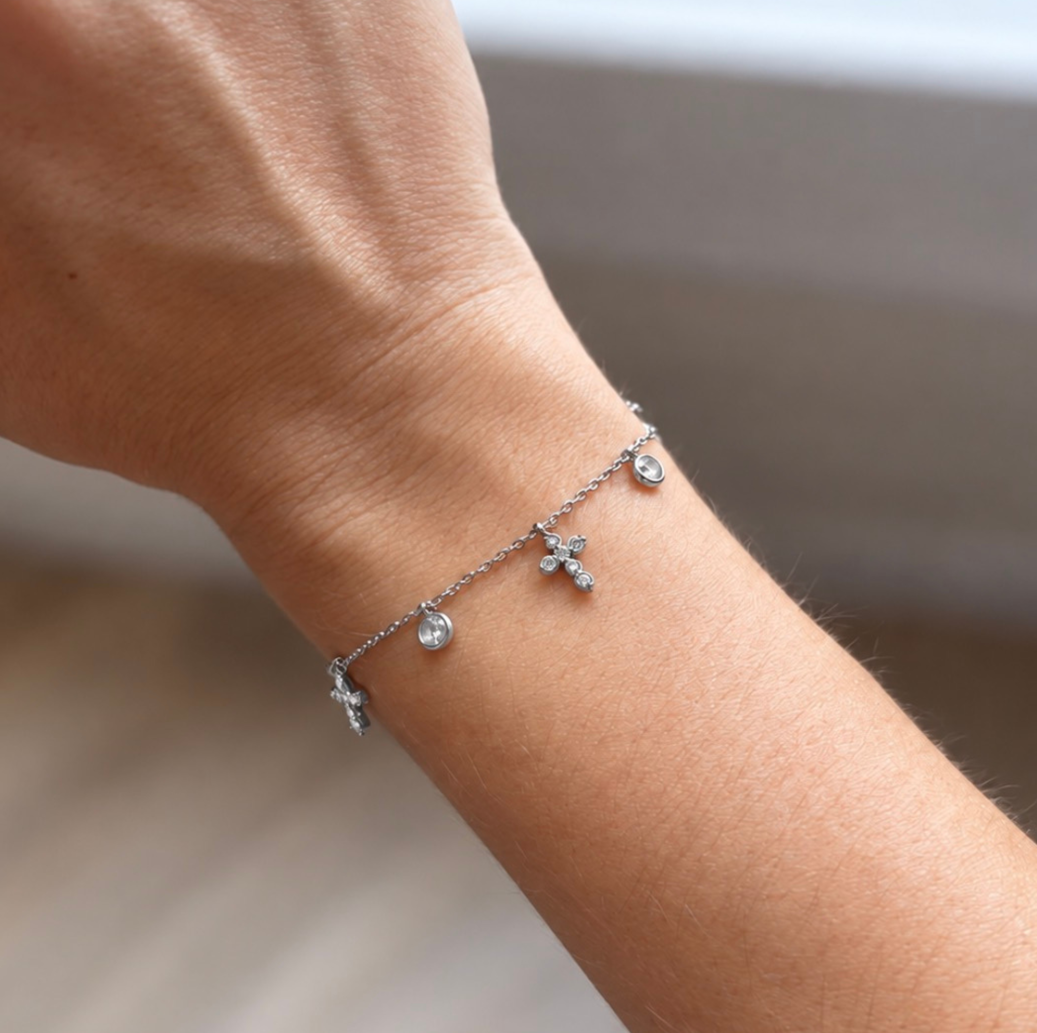 Bracelet Croix Multiple à Breloques