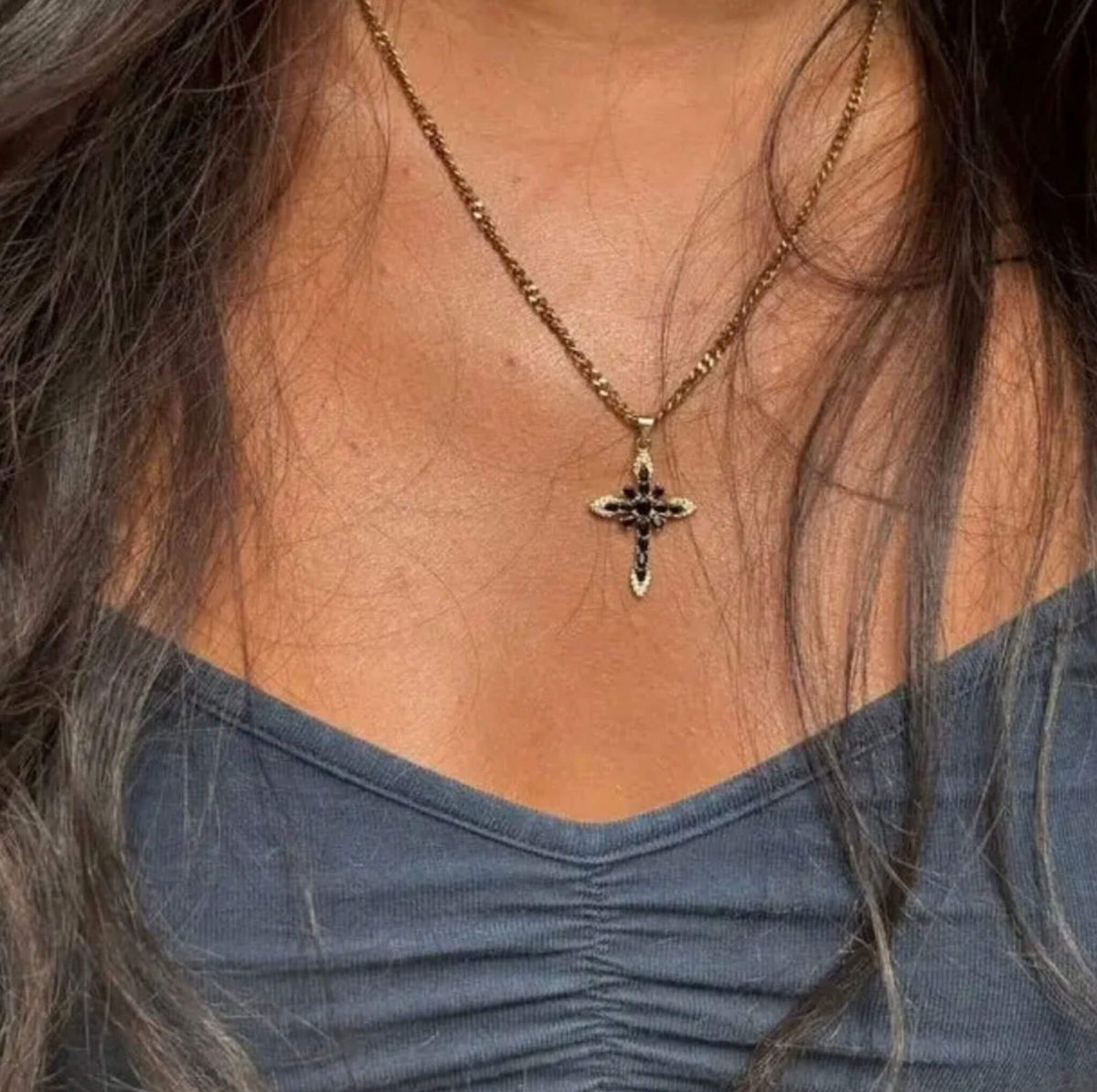 Collier Croix Divine Noire