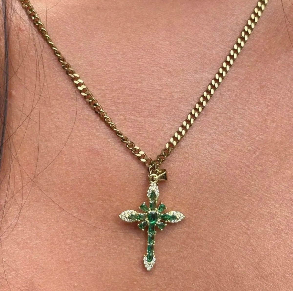 Collier croix vert émeraude