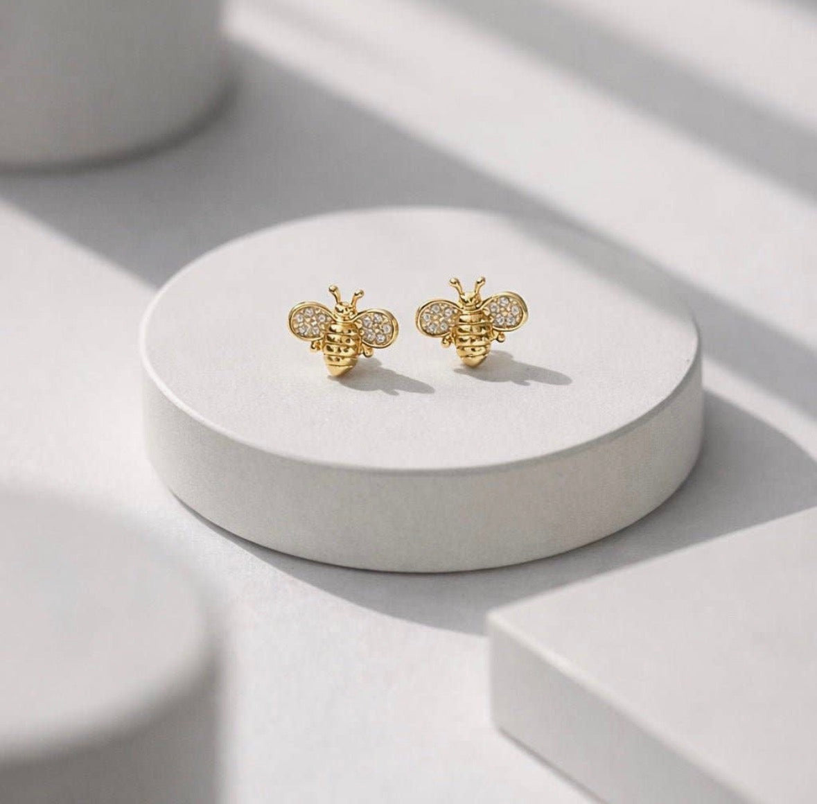 Boucles d’oreilles Abeille – Plaqué Or 18K & Zircons