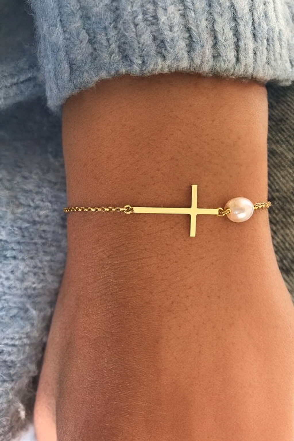 Bracelet Croix Horizontale – Argent Plaqué Or & Perles d’Eau Douce