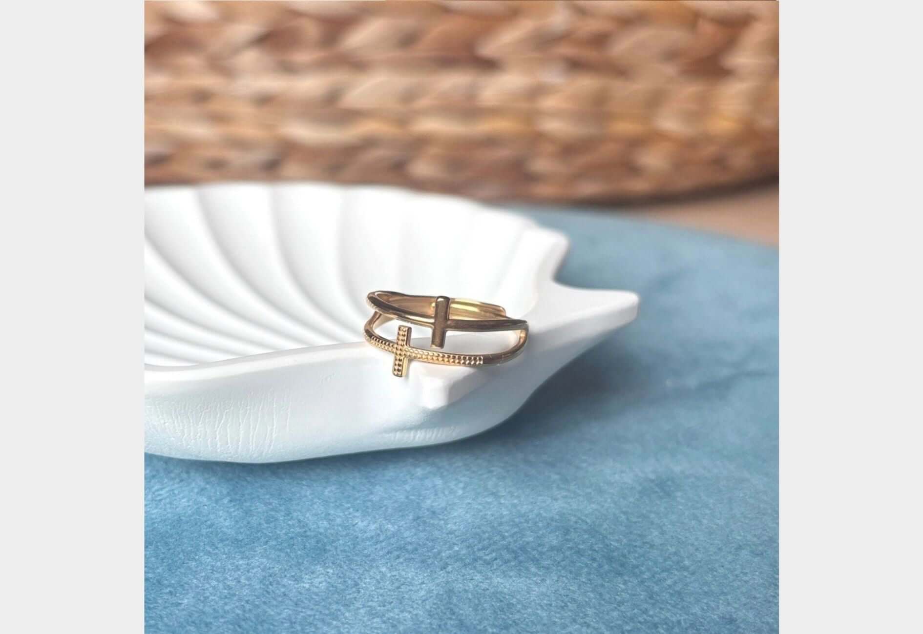 Bague Croix Anaëlle sur coquillage