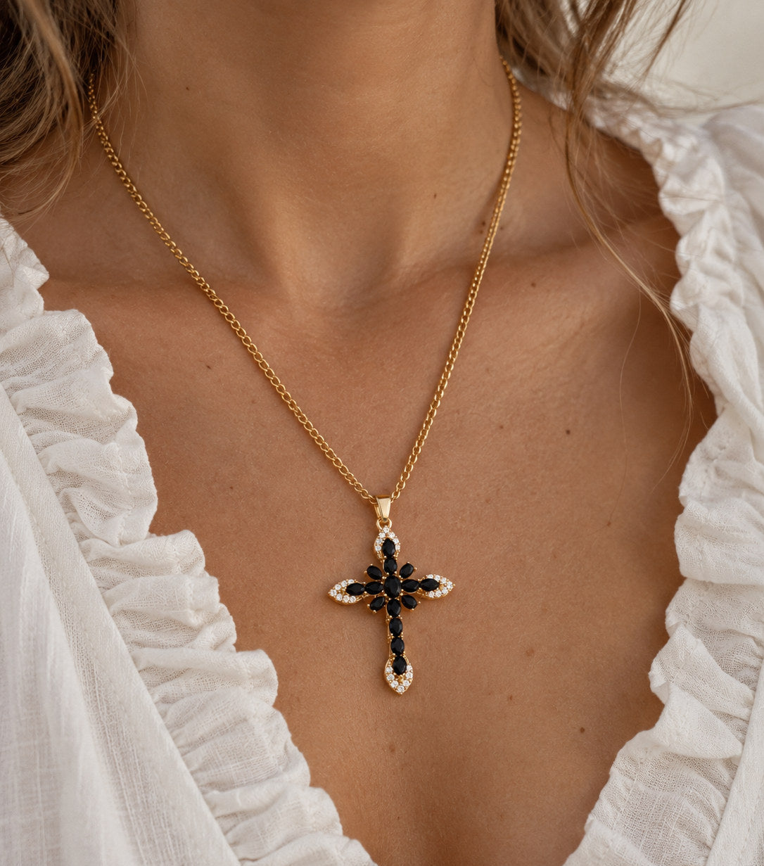 Collier Croix Divine Noire
