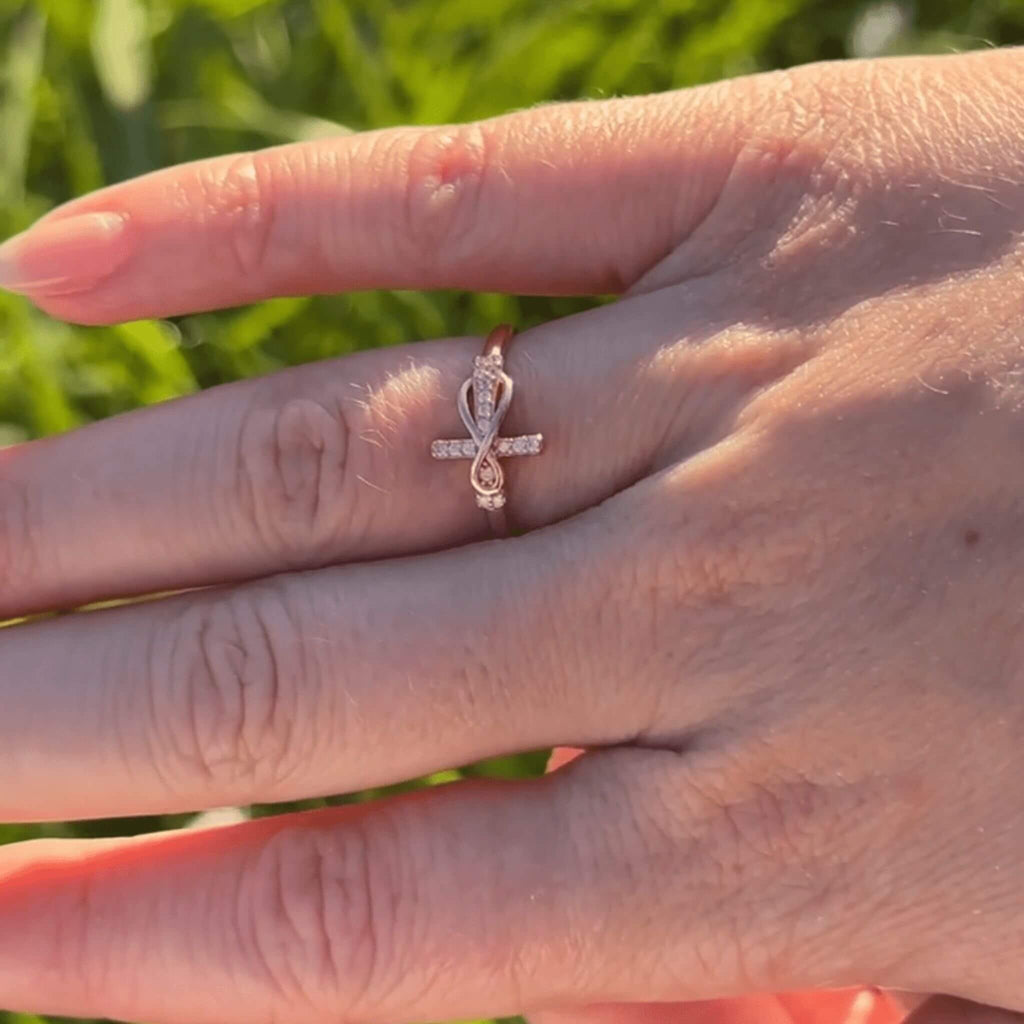 Bague Salomé Or Rose détail croix