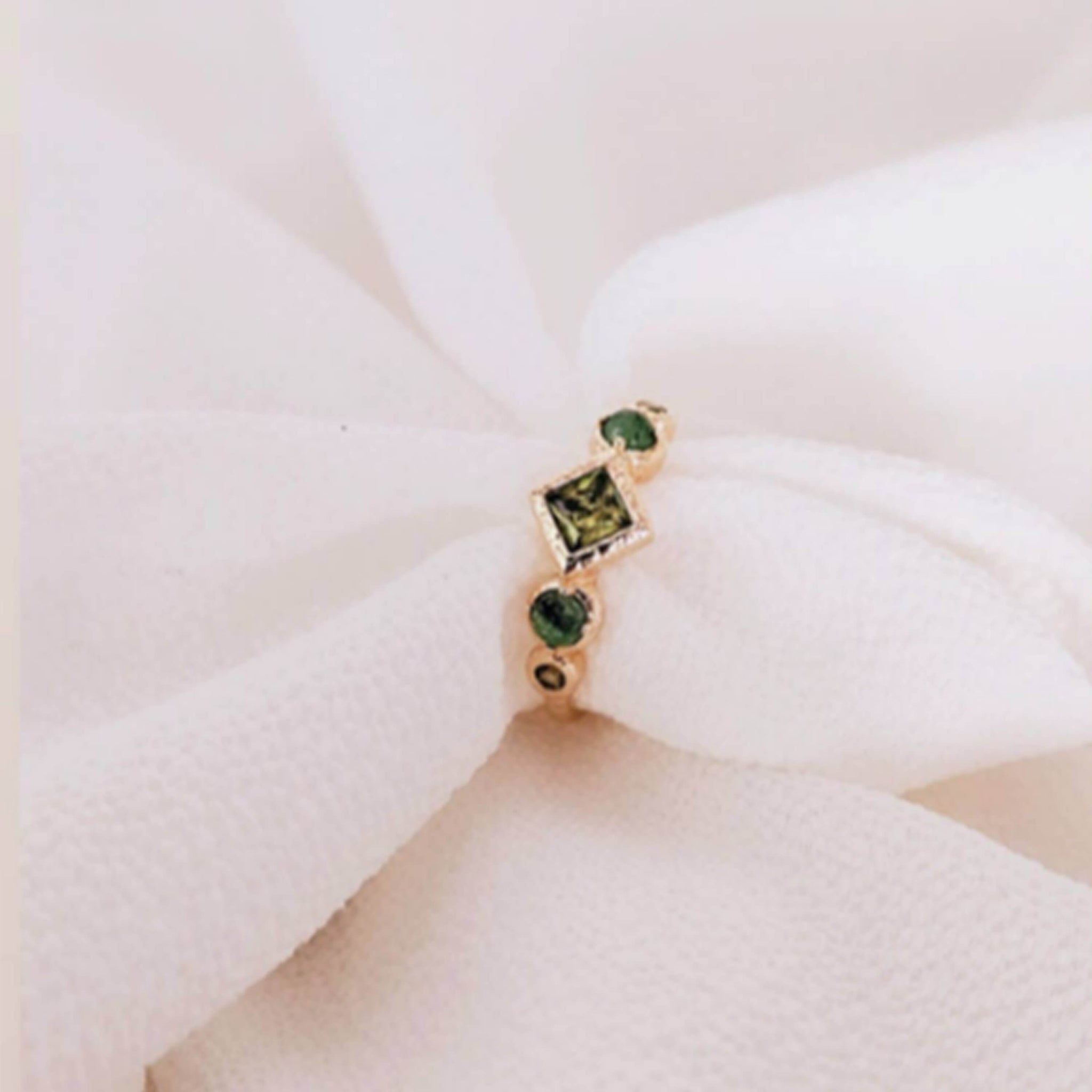 Bague Précieuse en Plaqué Or avec Zirconium Vert et Rubis Zoïsite - Bijoux Croix