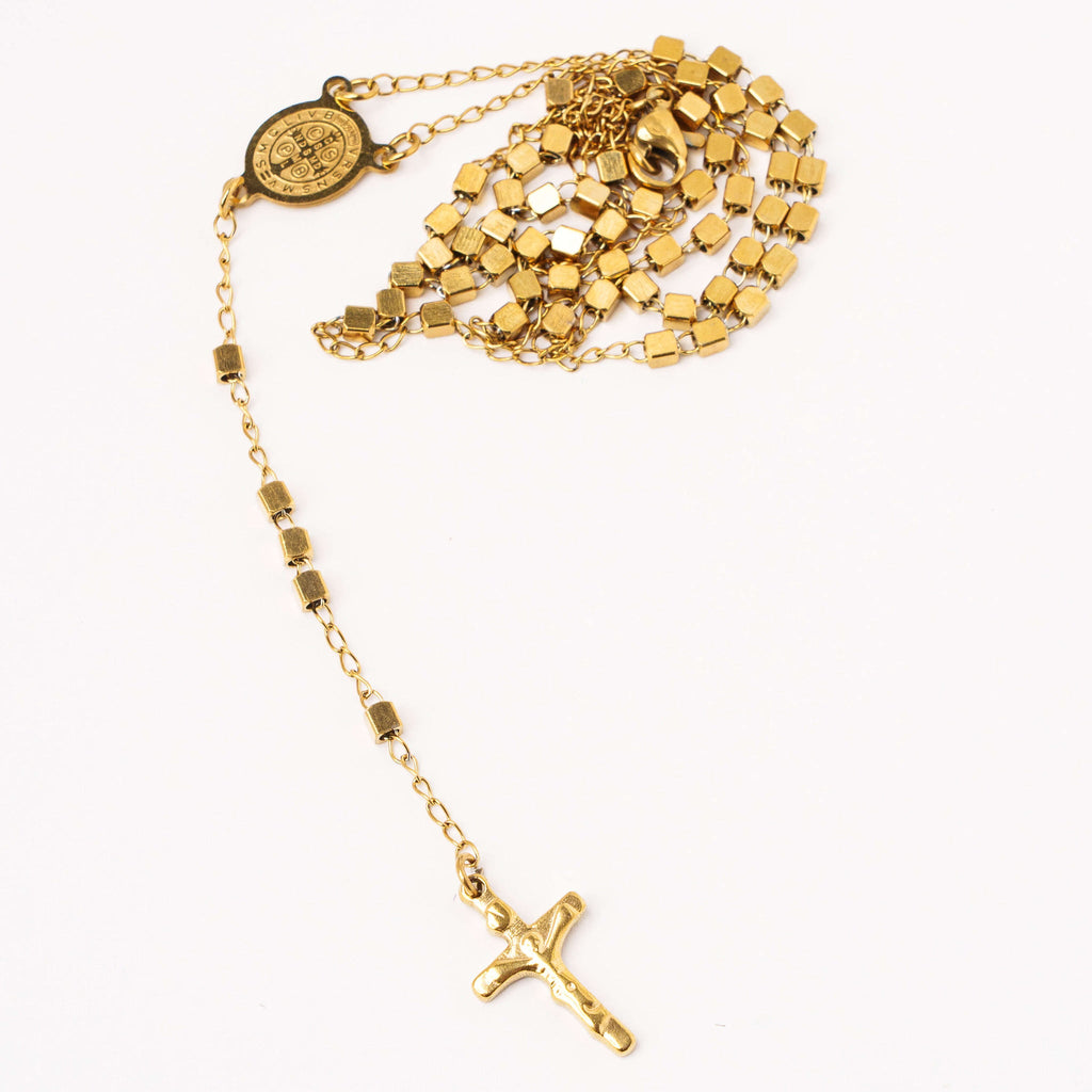 Chapelet doré Judith – Perles Carrées Dorées & Croix en Acier Inoxydable - Bijoux Croix