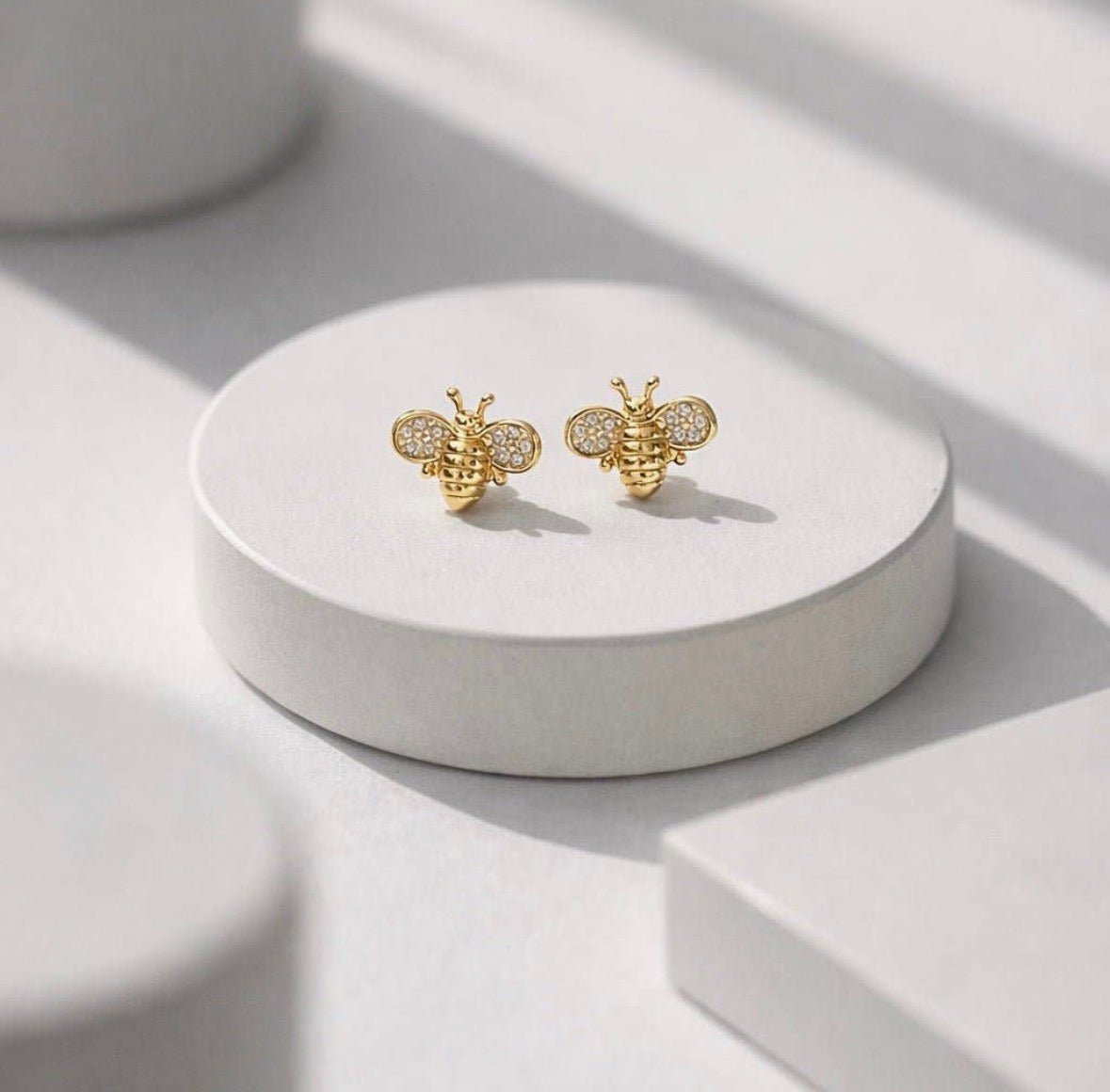 Boucles d’oreilles Abeille – Plaqué Or 18K & Zircons - Bijoux Croix