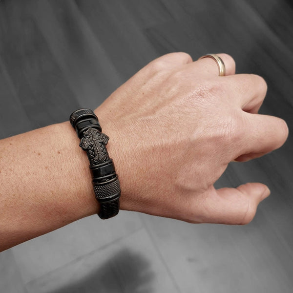 Bracelet Bethléem – Cuir tressé et Croix en acier noir - Vue secondaire