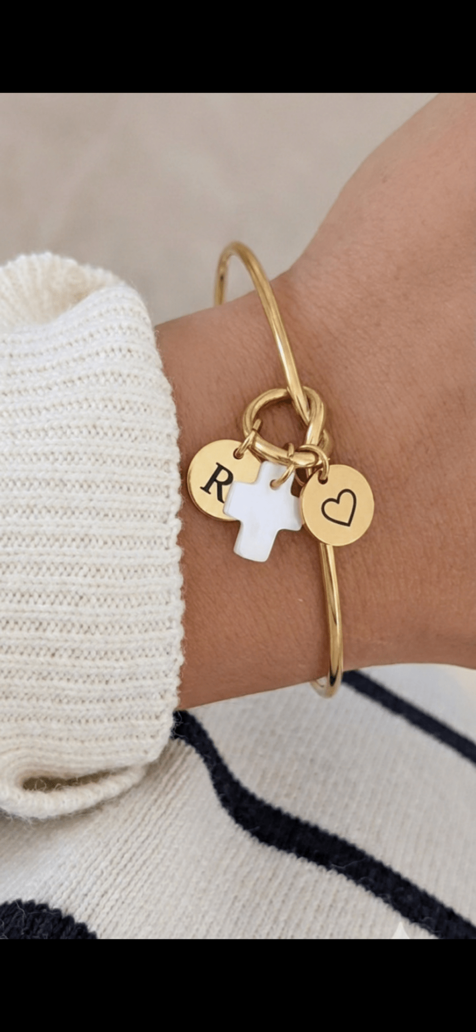 Bracelet jonc Cœur avec médaille à graver et croix en nacre - Bijoux Croix