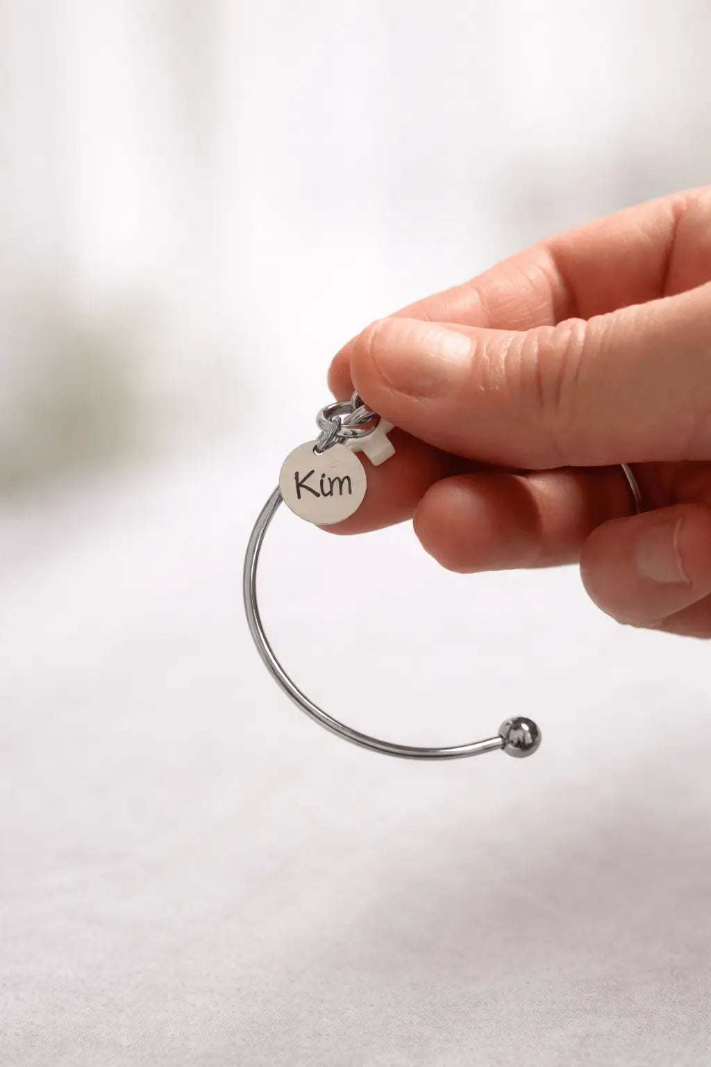 Bracelet jonc Cœur avec médaille à graver et croix en nacre - Bijoux Croix