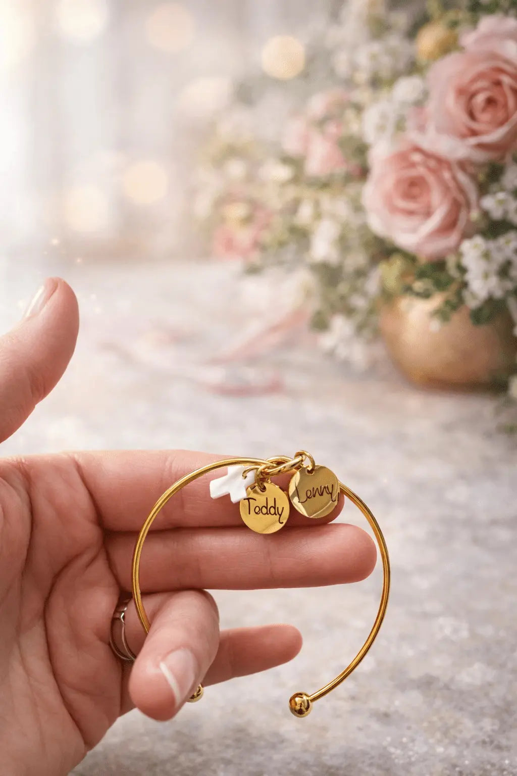 Bracelet jonc Cœur avec médaille à graver et croix en nacre - Bijoux Croix