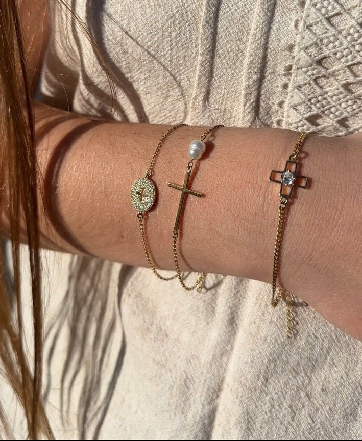 Bracelet médaillon Croix Rébecca bijou chrétien élégant