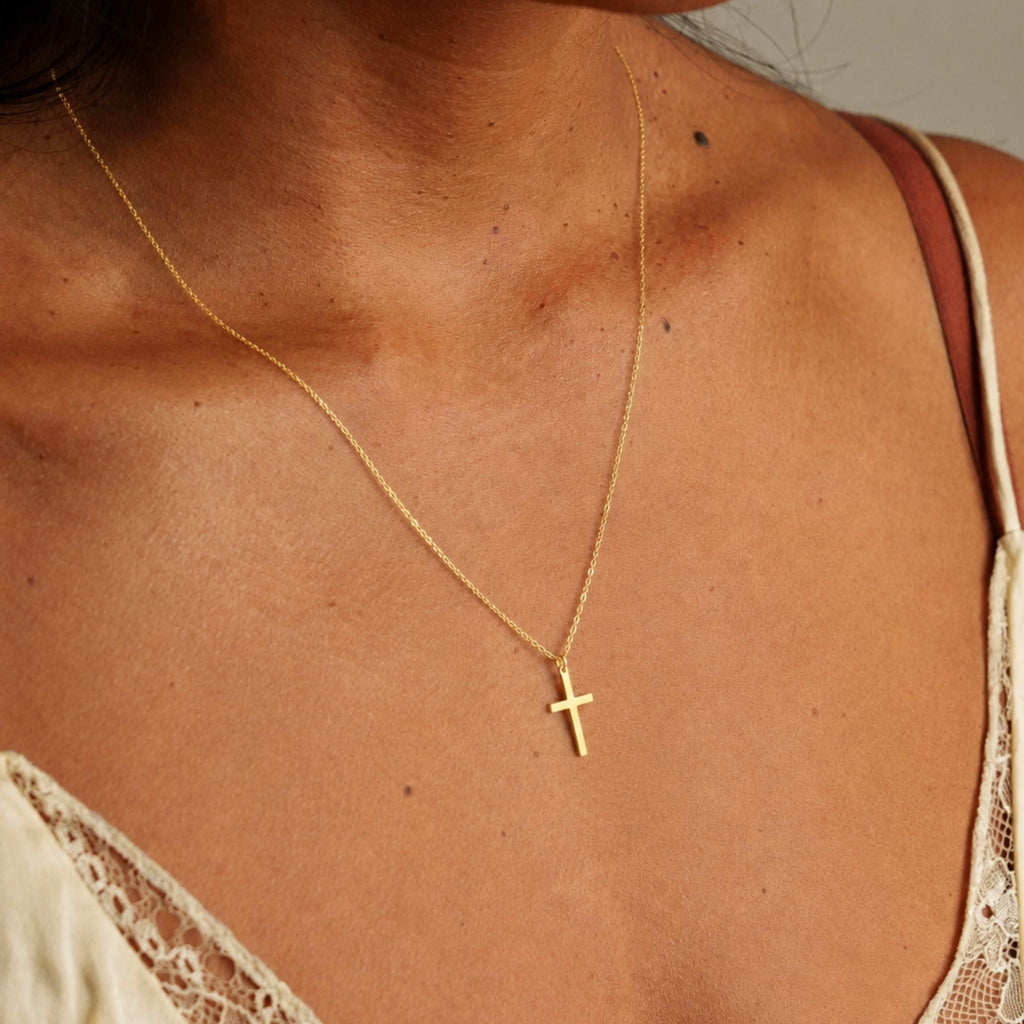 Collier chrétien doré avec croix en acier inoxydable