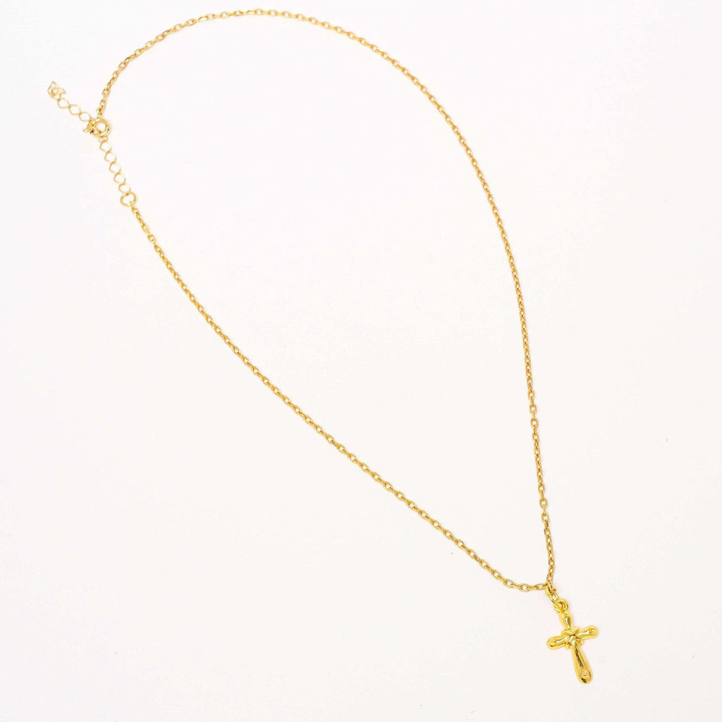 Collier Croix Déborah en plaqué or, vue complète avec chaîne 
