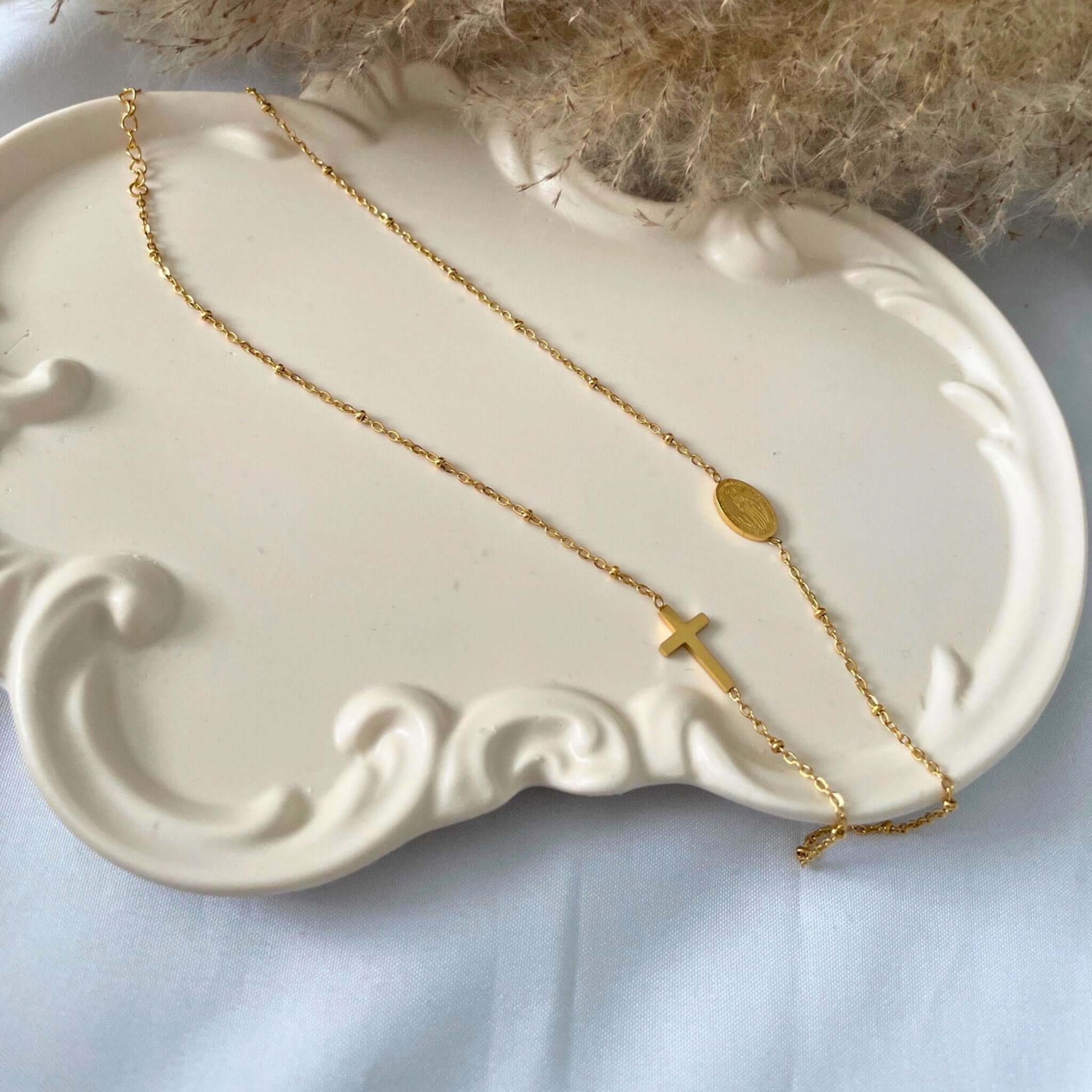 Collier Croix Eden avec croix et médaille de la Vierge Marie, présenté en entier