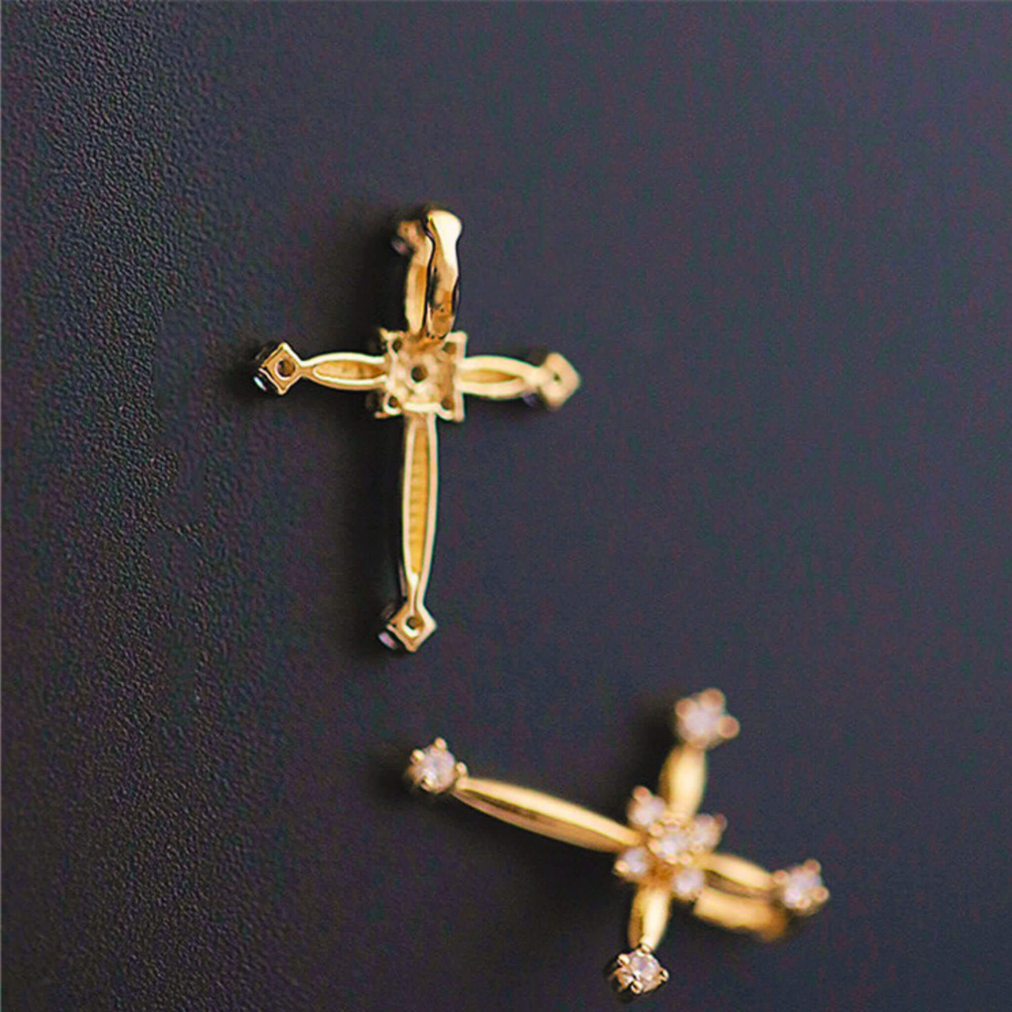 Dos collier croix Judith 