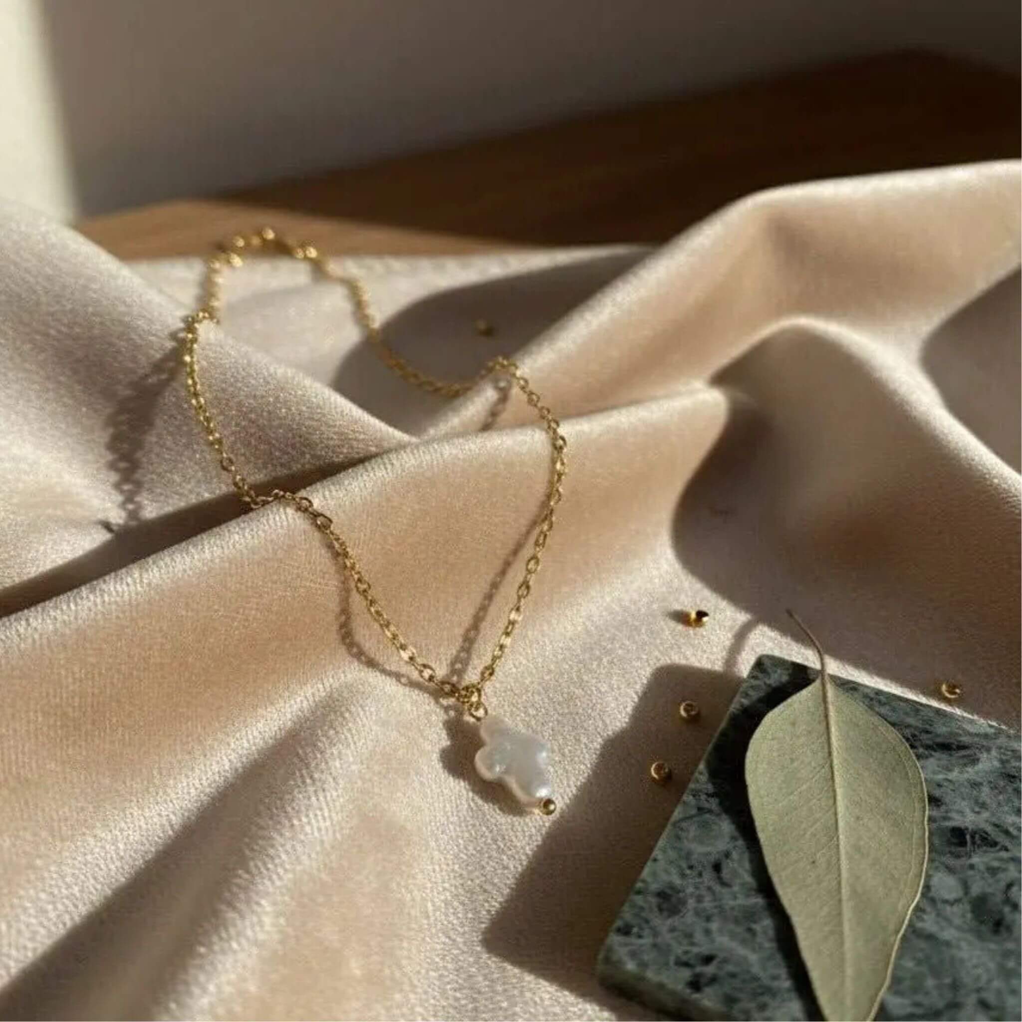 Collier croix perle de Keshi - Acier Plaqué Or 18K - Bijoux Croix