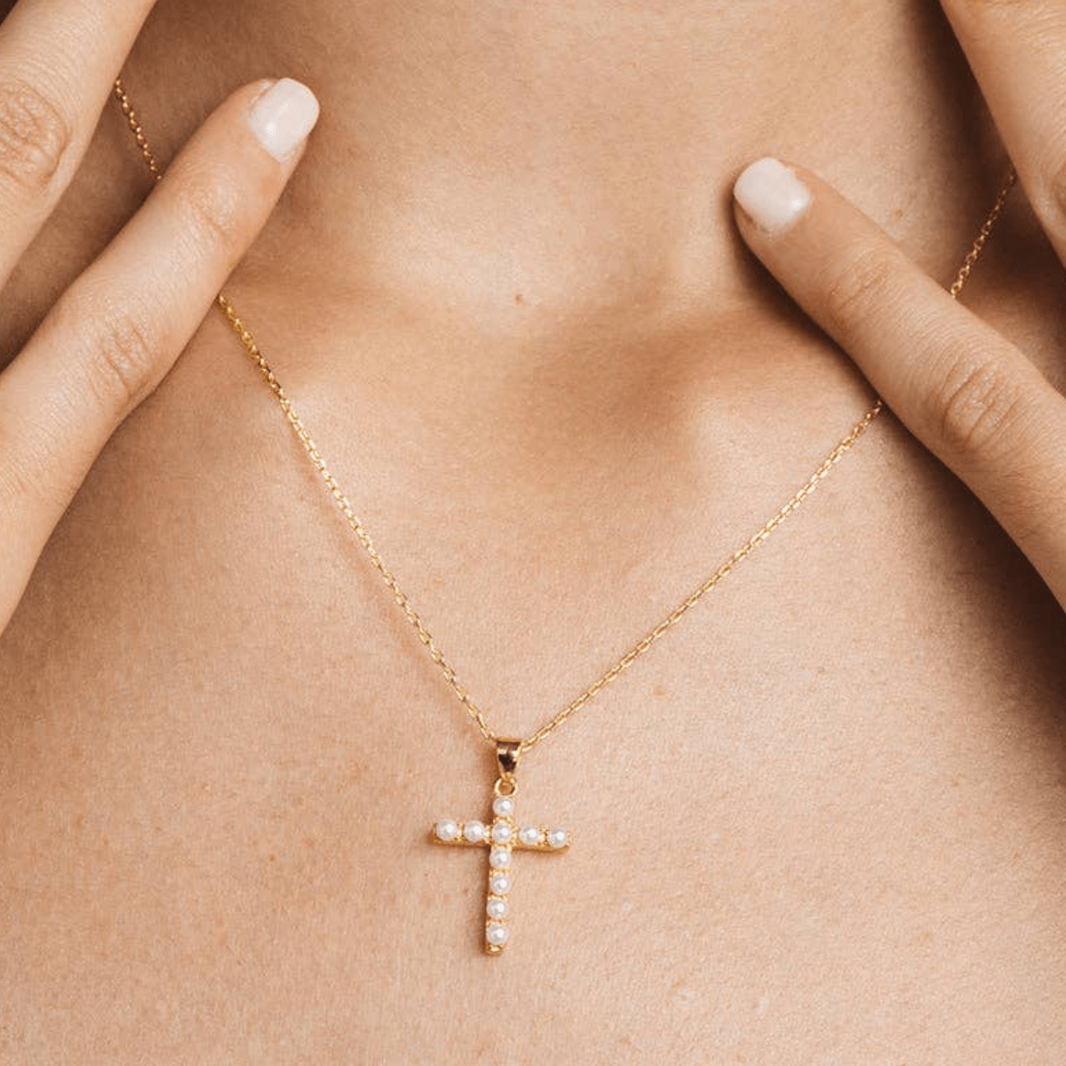 Collier Croix Perles Finition Or - Bijoux Croix