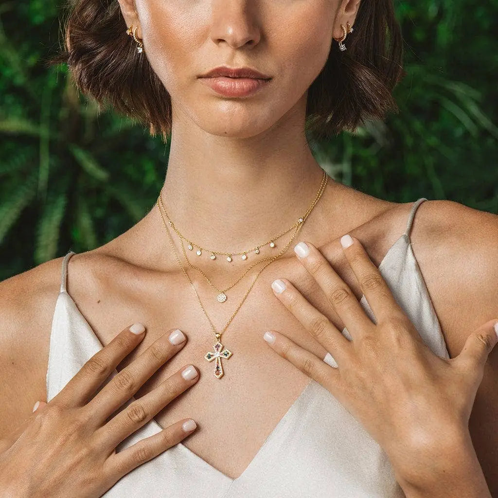 Collier Croix Templière sur mannequin