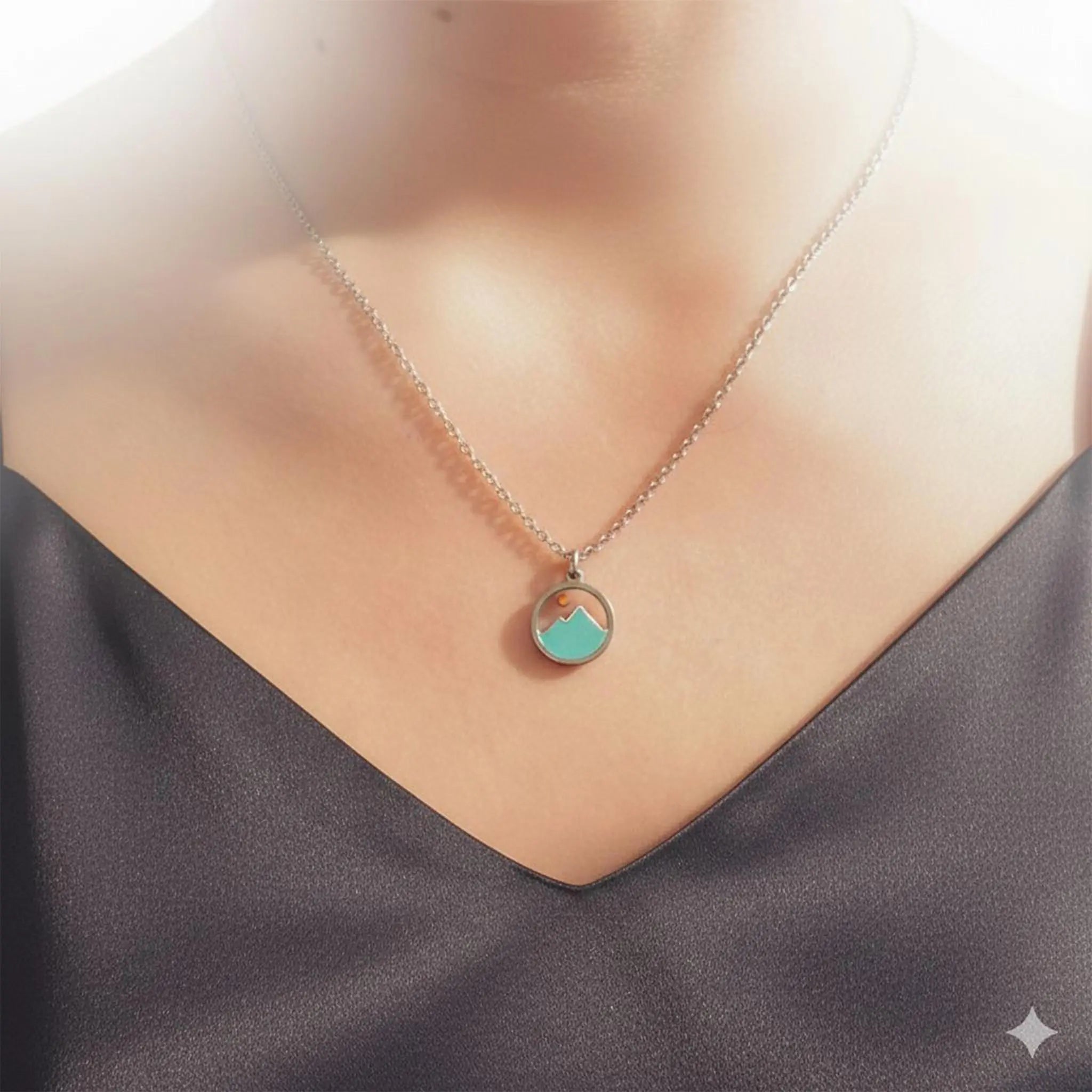 Collier Graine de Moutarde argenté porté 