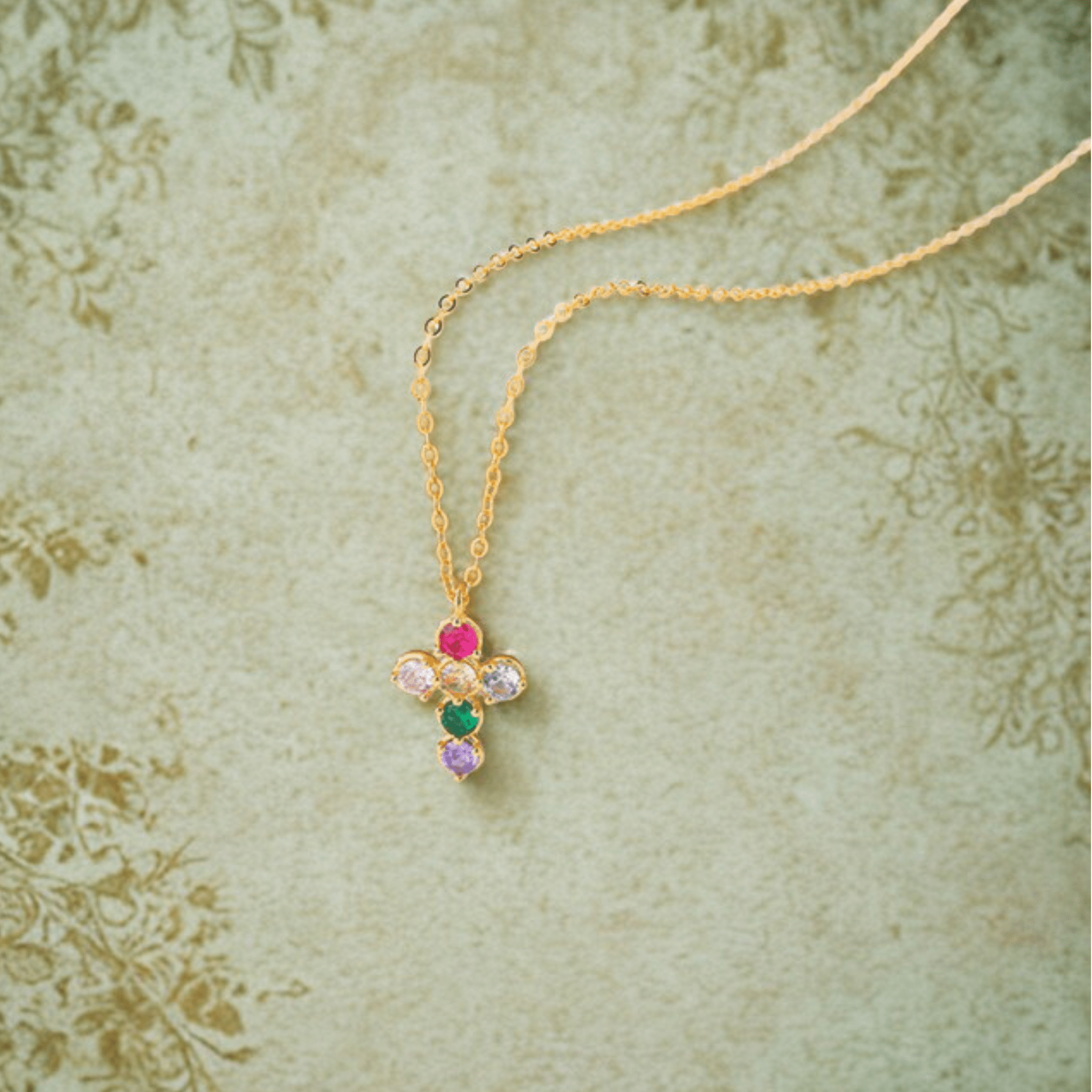 Fond naturel Collier croix multicolore Joseph