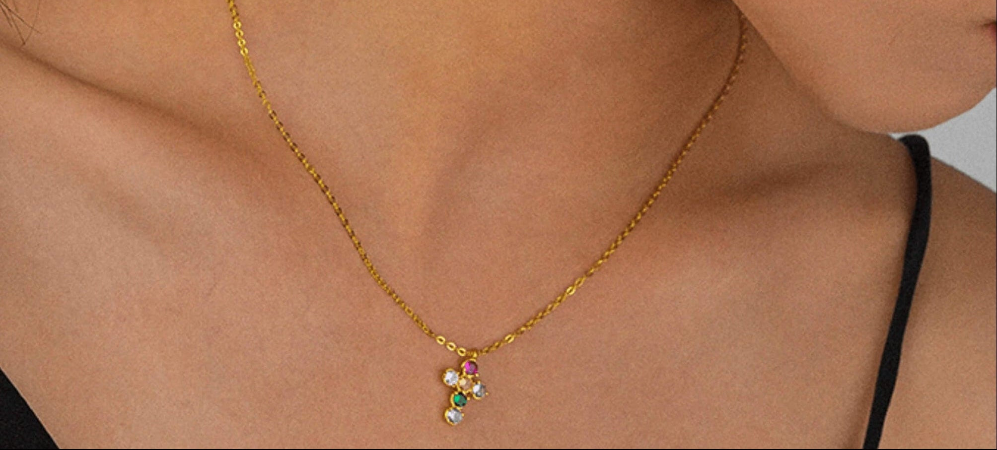 Collier multicolore Joseph porté