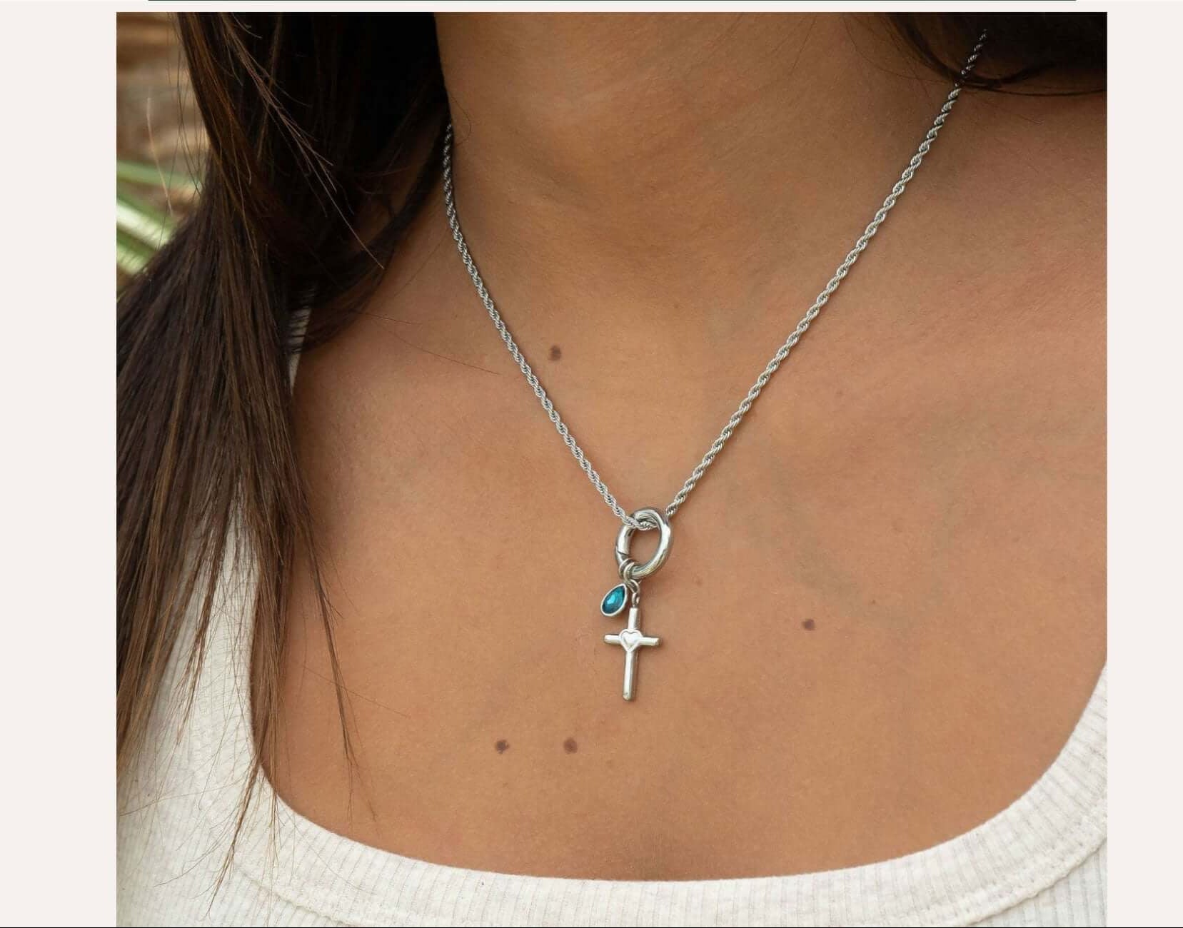 Collier Porte - Charme Mousqueton - Acier Inoxydable Plaqué Or - Bijoux Croix