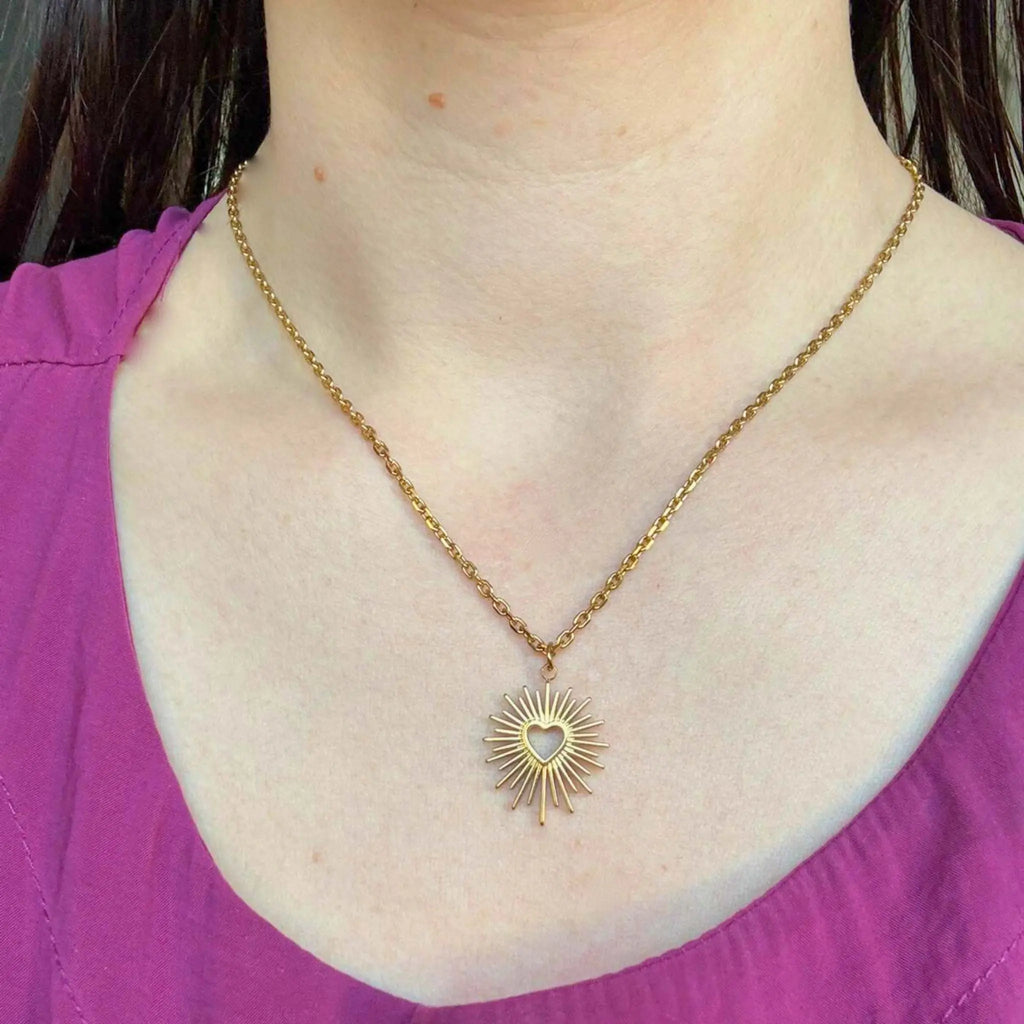 Collier Sacré - Cœur porté