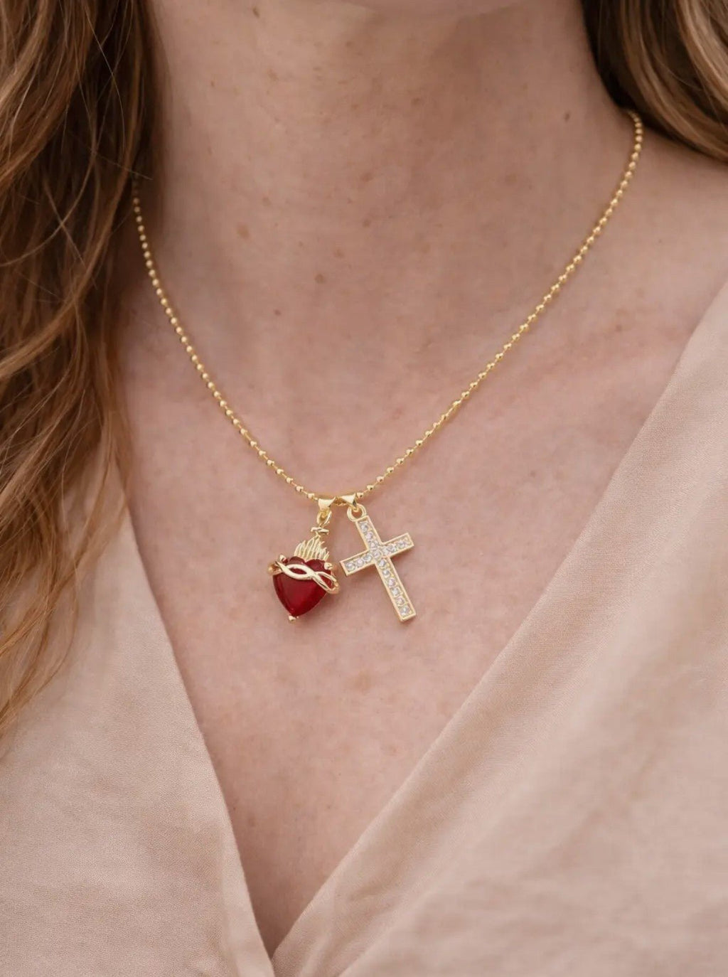 Collar Sacré - Corazón & Cruz Dorada - Bijoux Cruz