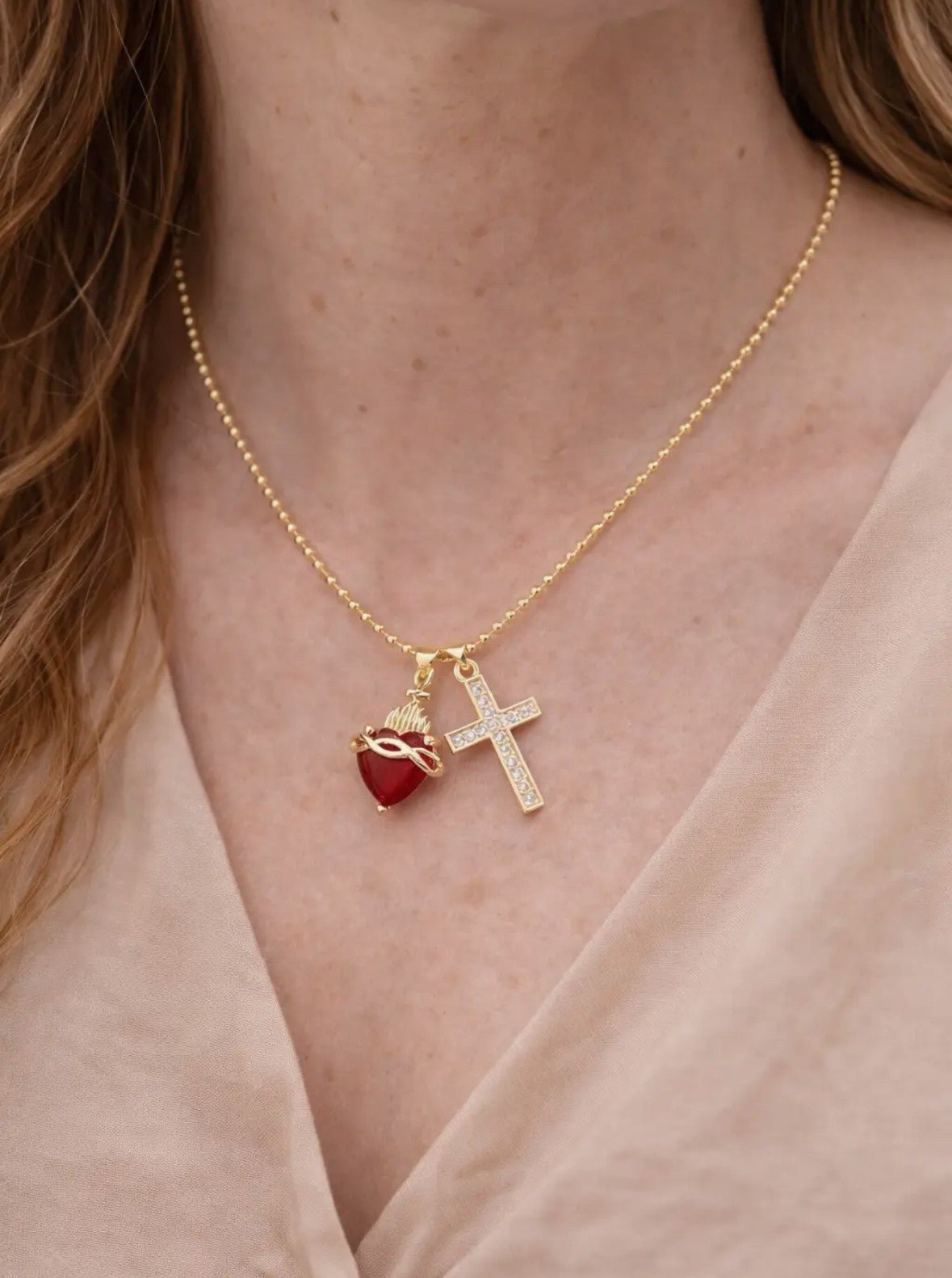 Collar Sacré - Corazón & Cruz Dorada - Bijoux Cruz