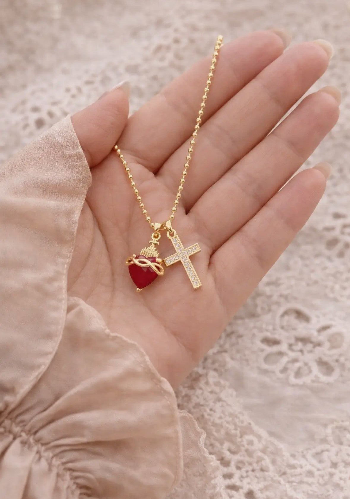 Collar Sacré - Corazón & Cruz Dorada - Bijoux Cruz