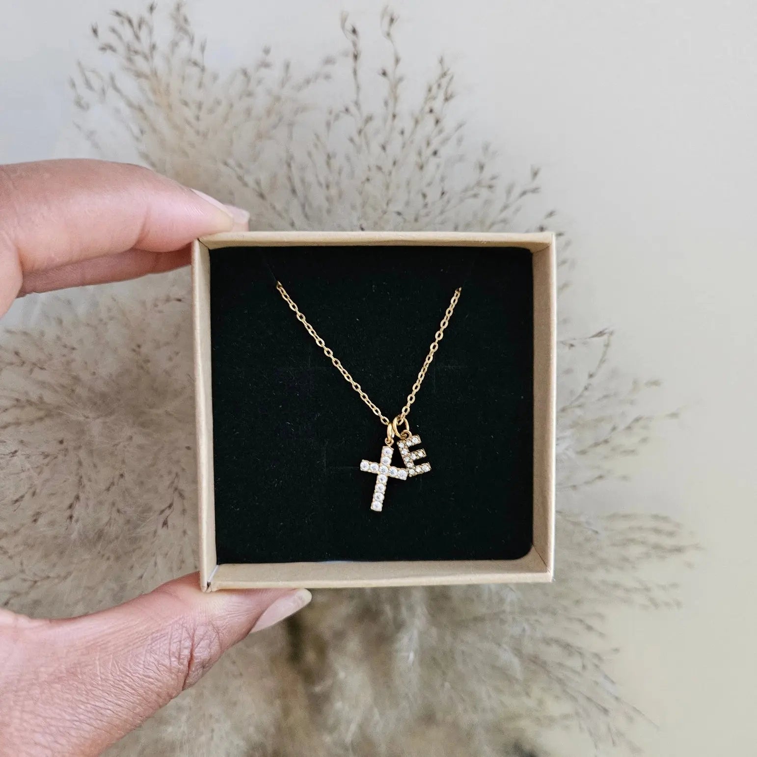 Collier Lettre et Croix - Acier inoxydable Bijoux Croix