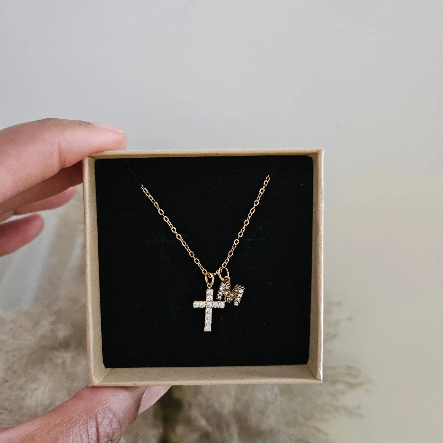 Collier Lettre et Croix - Acier inoxydable Bijoux Croix