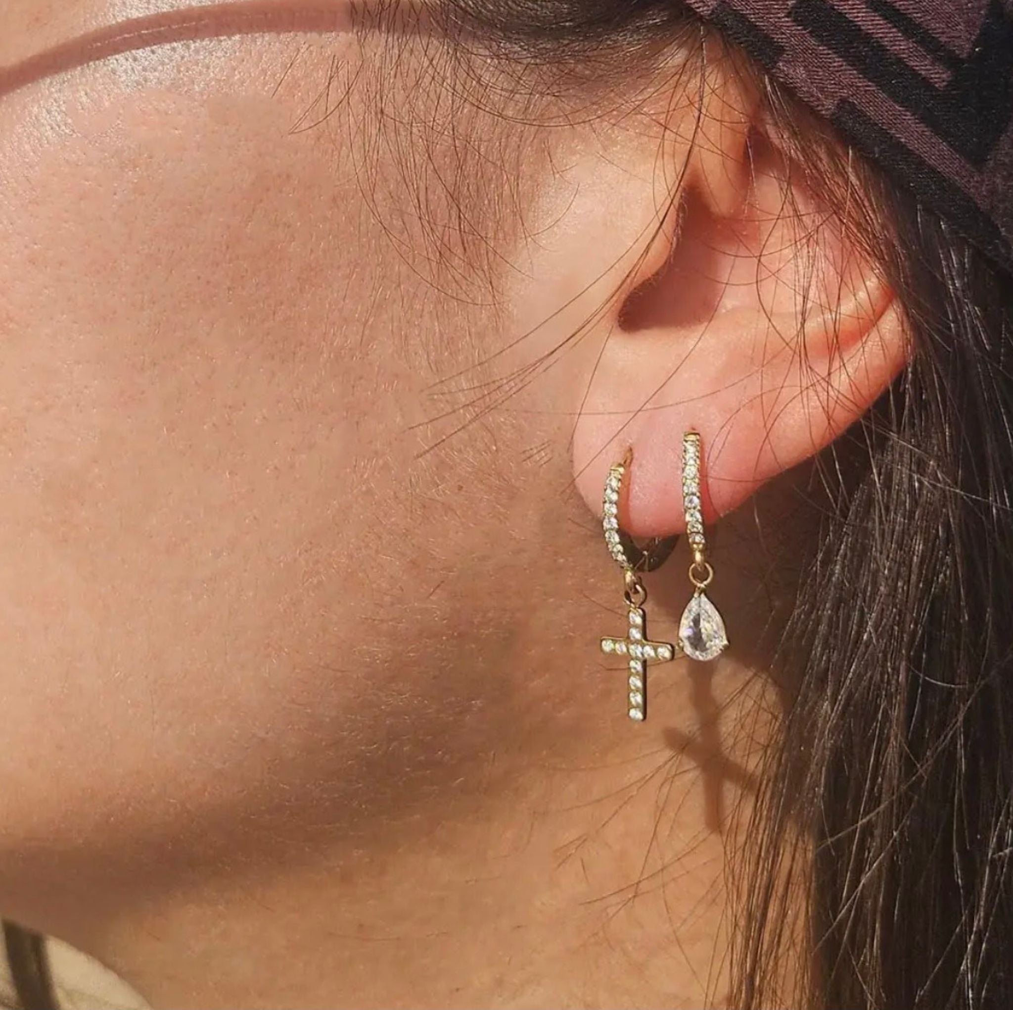 Créoles Croix Brillantes Dorées - Bijoux Croix