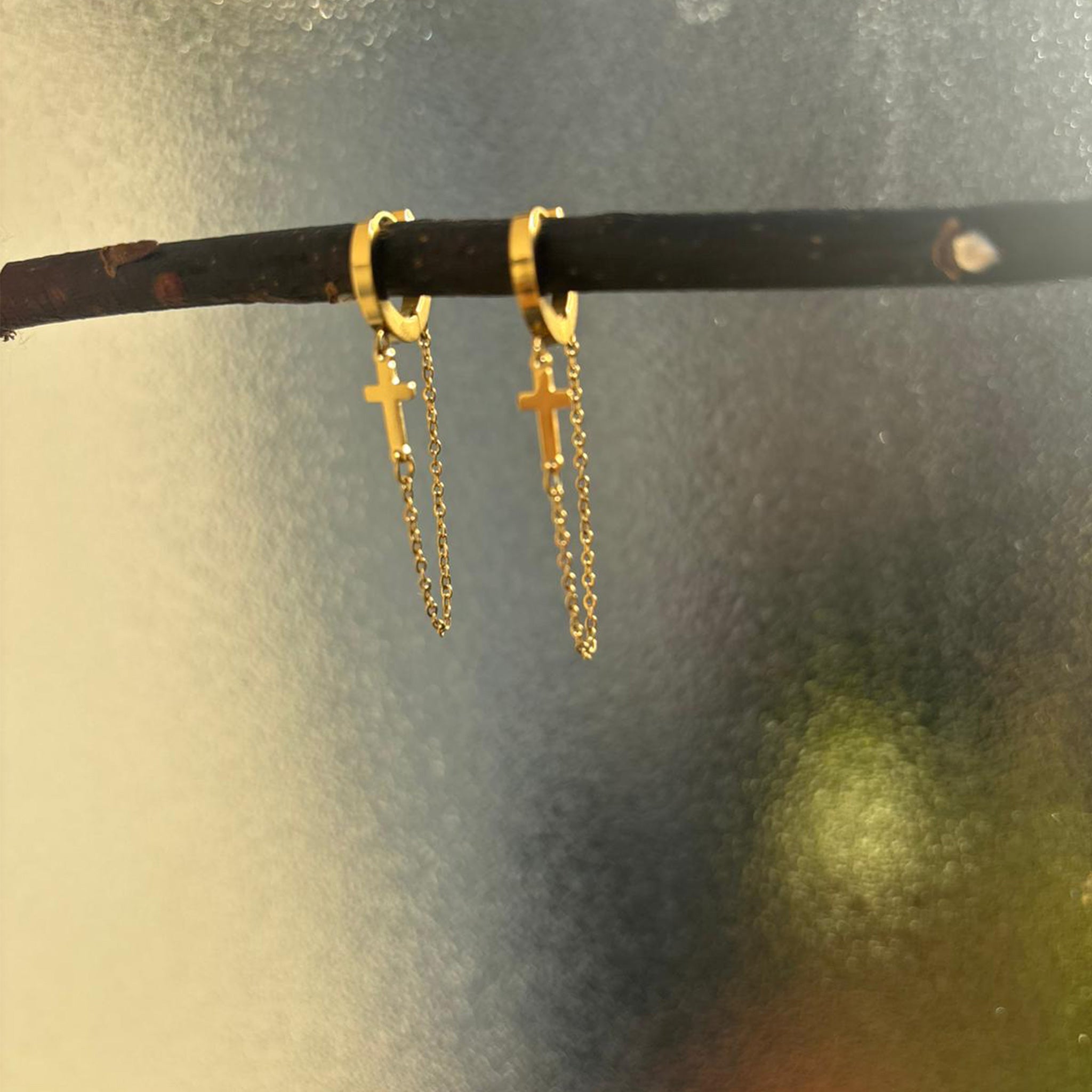 Créoles croix dorées à double chaîne suspendues