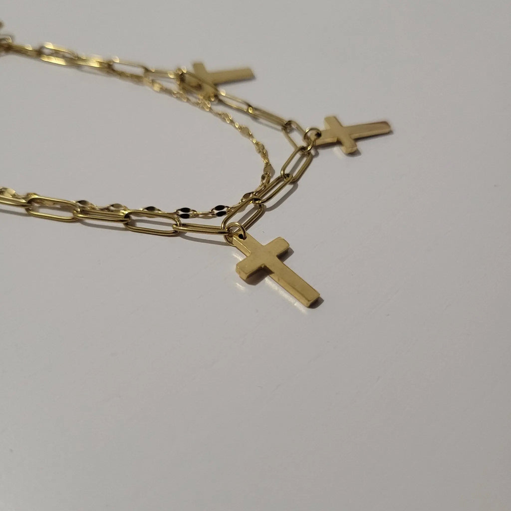 Bracelet Triple Croix Doré avec focus sur les croix