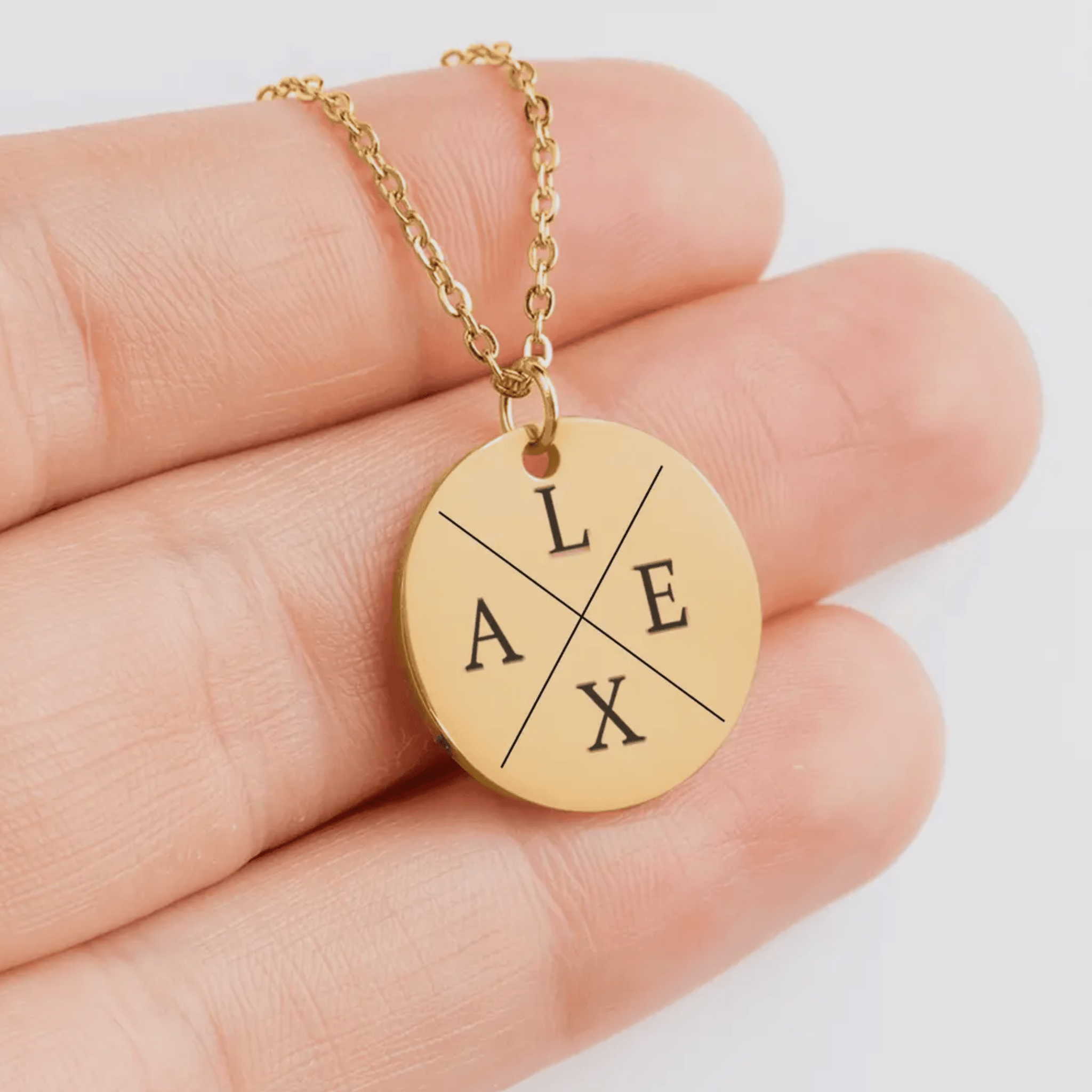 Médaillon Croix Quatre lettres - Bijoux Croix