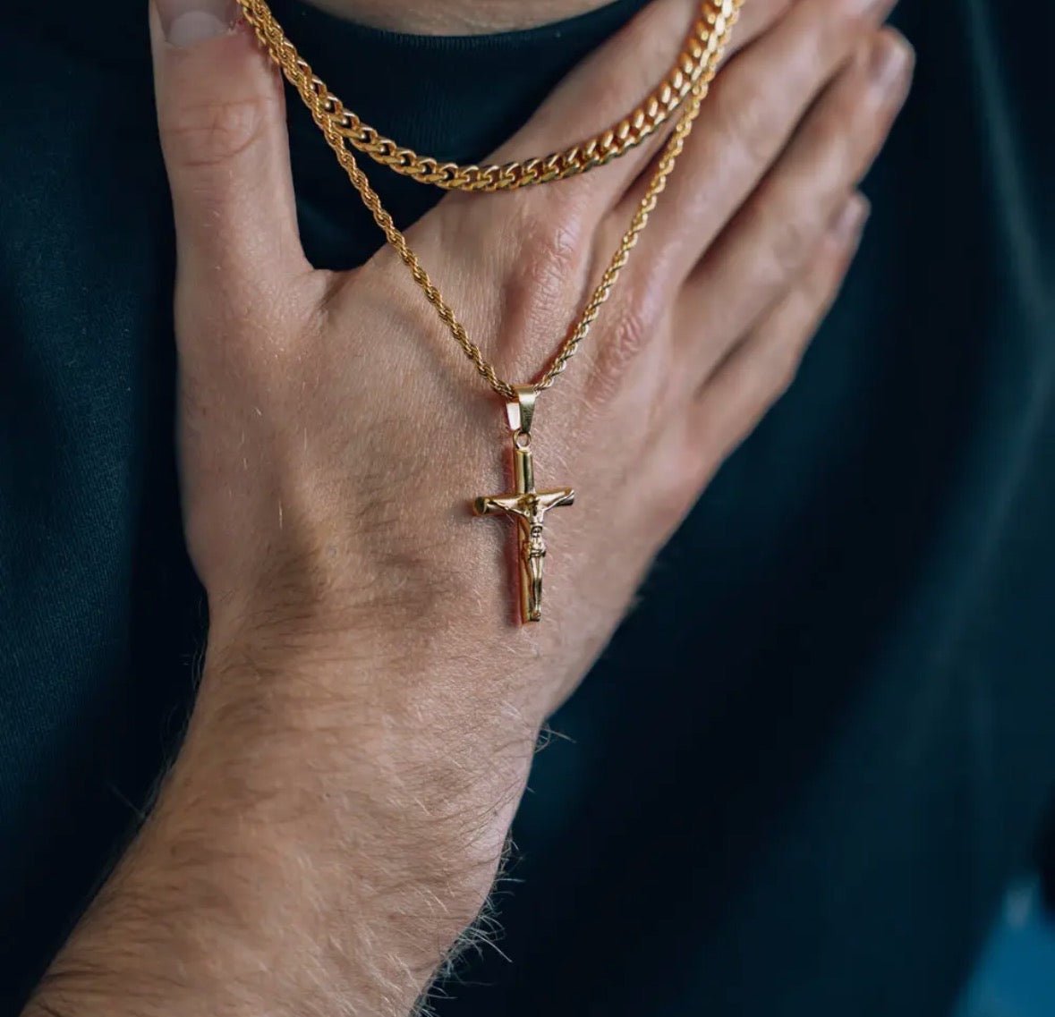 Pendentif Crucifix or double chapine